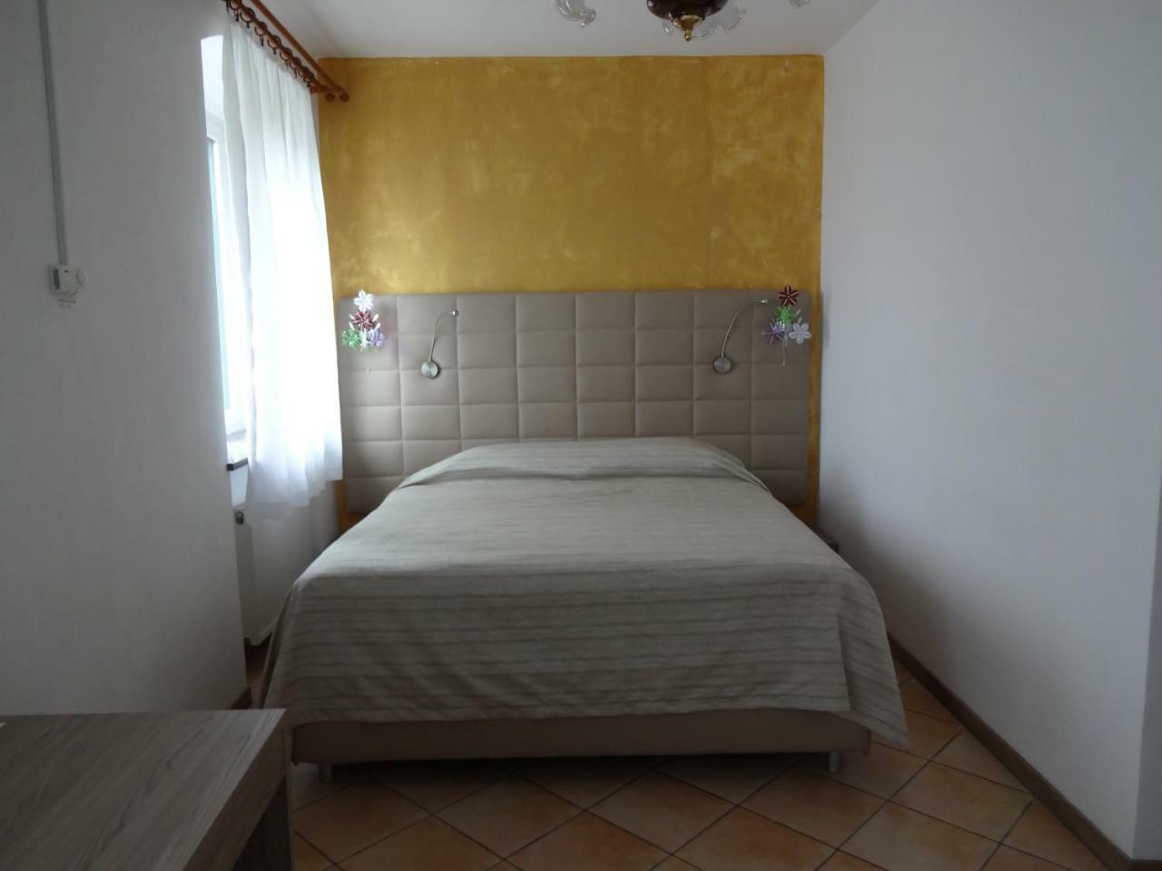 Fedrig Private Rooms & Apartment Kobarid Bagian luar foto